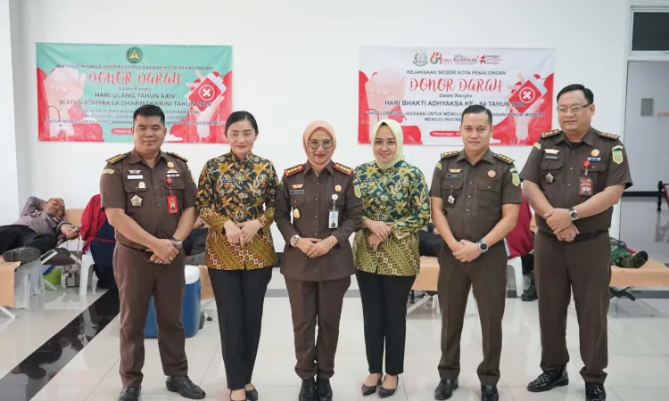 Peringati HBA ke&64 dan HUT IAD ke&24 Tahun 2024, Kejari Kota Pekalongan Gelar Bakti Sosial Donor Darah