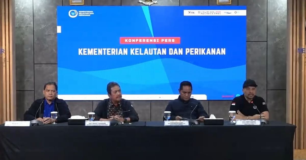 konferensi pers Kementerian Kelautan dan Perikanan (KKP) perihal  pesawat ATR 42-500 dengan registrasi PK-THT yang dilaporkan hilang kontak pada Sabtu (17/1/2026).