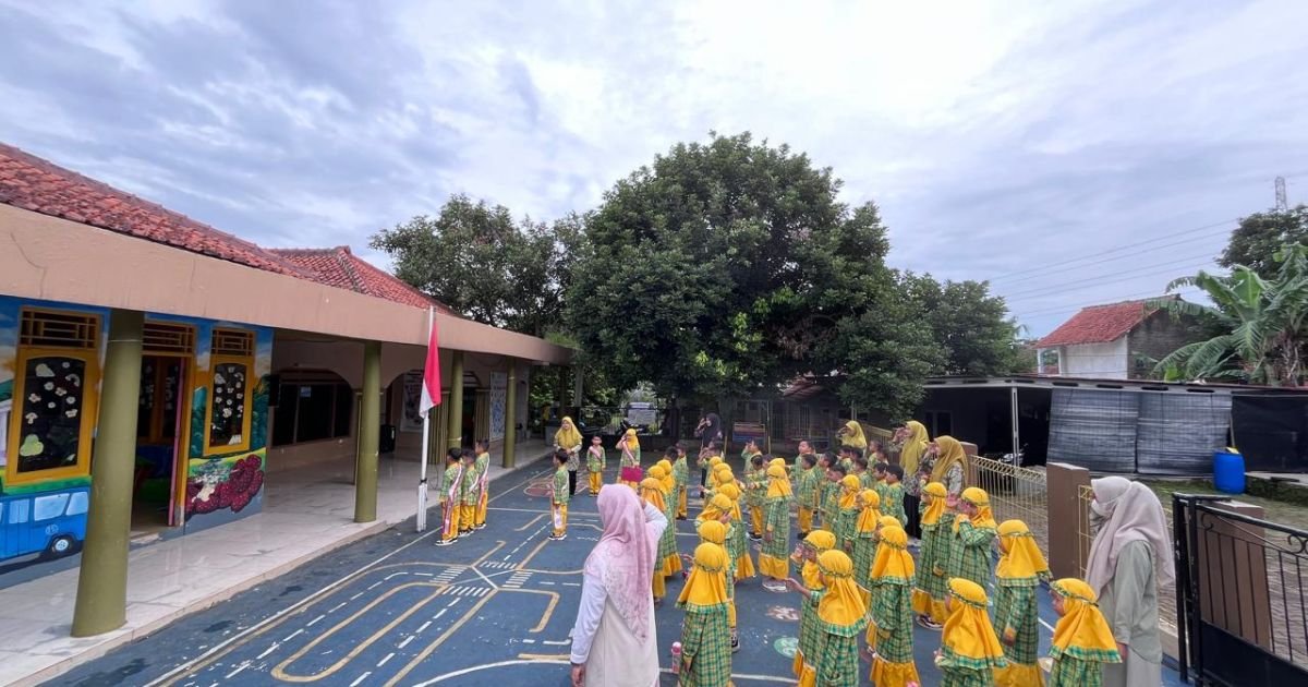 Foto dok: Suasana upacara bendera Senin pagi di TK Islam Fatmawati, Kota Bogor.