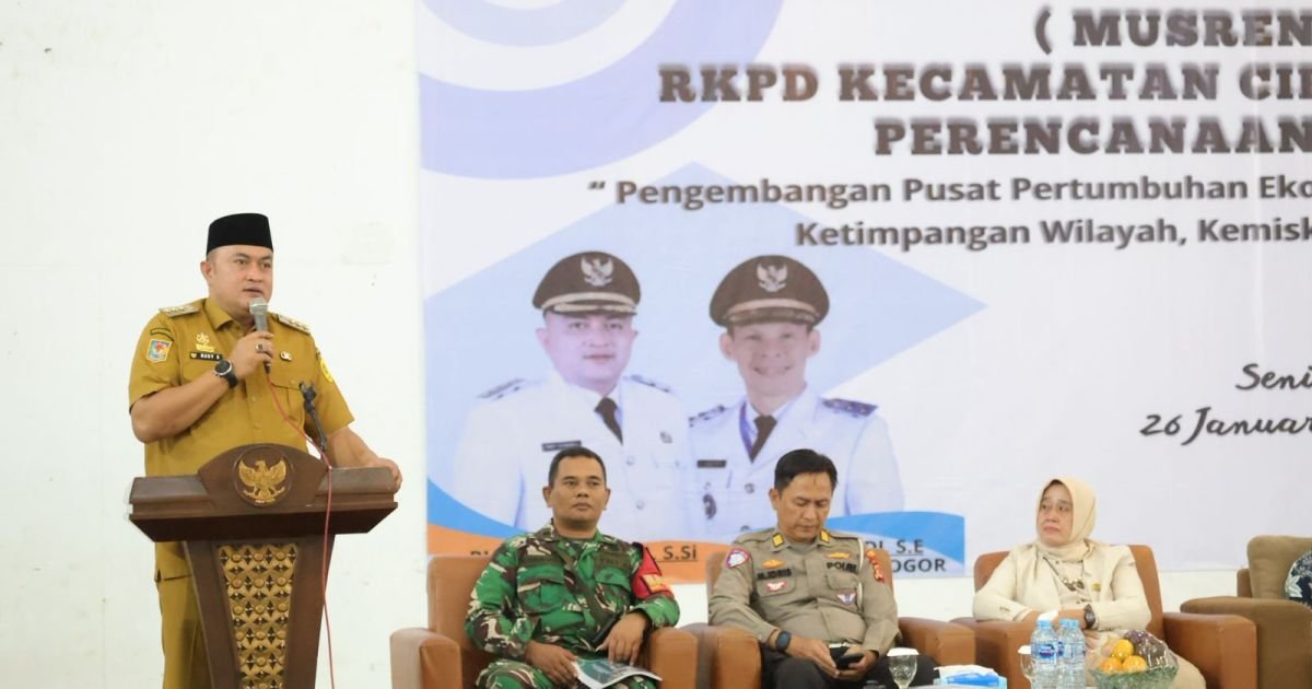Bupati Bogor Rudy Susmanto saat menghadiri Musyawarah Perencanaan Pembangunan (Musrenbang) RKPD Kecamatan Cibinong Tahun 2026 dan perumusan arah pembangunan Tahun 2027 di Kantor Kecamatan Cibinong, Senin (26/1/2026). (Foto Dok Diskominfo)