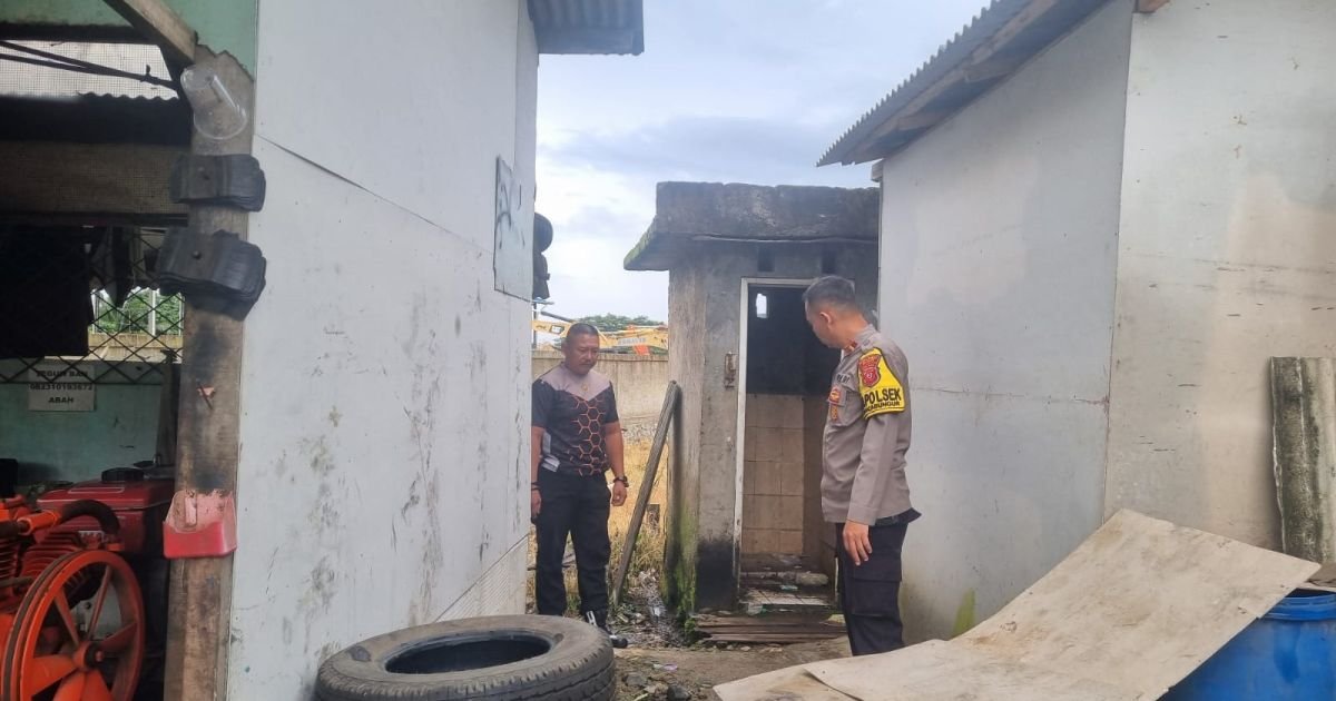 Kapolsek Rancabungur, IPDA Yudhi Widhiana, S.H bersama jajaran turun langsung ke TKP yang diduga menjual obat-obatan keras tanpa resep dokter.