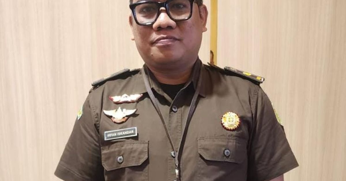 IRV diringkus Tim Pengamanan Sumber Daya Organisasi (Pam SDO) Kejaksaan Tinggi Jawa Barat setelah diduga menyamar sebagai pejabat Kejaksaan RI.