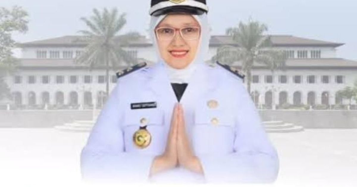 Lurah Nanggewer Mekar, Kecamatan Cibinong, Kabupaten Bogor, Hanny Septianie.