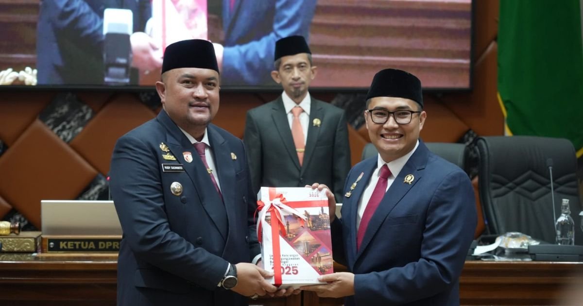 Bupati Bogor, Rudi Susmanto (kiri) bersama Ketua DPRD Kabupaten Bogor, Sastra Winara, (kanan)