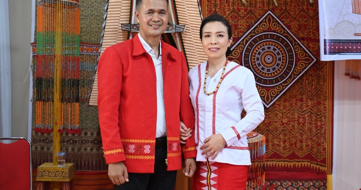 Tonglo bersama istri (foto: ist)