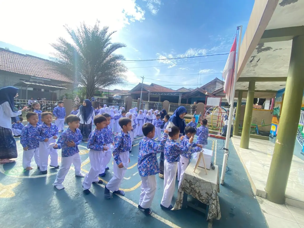 TK Islam Fatmawati Kota Bogor Bangun Karakter Peduli Melalui Aksi Donasi Siswa Untuk Bencana Alam